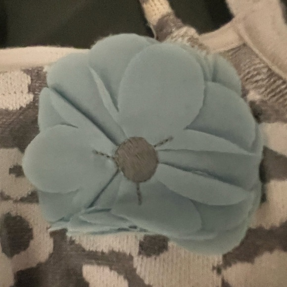 H&M Cárter different brands . Baby Outfit with Gray and White - Picture 3 of 8